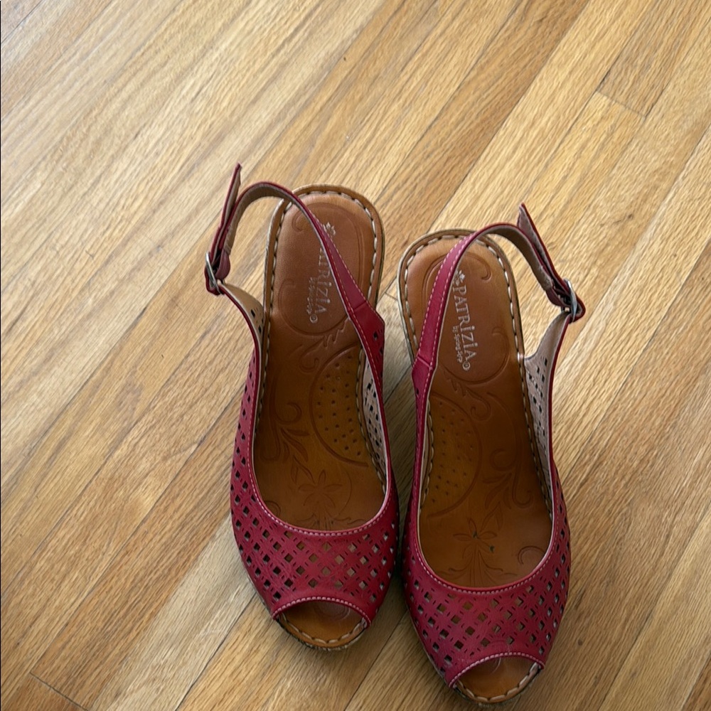 Red Slingback Sandals with Peep-Toe Design
Item # 252